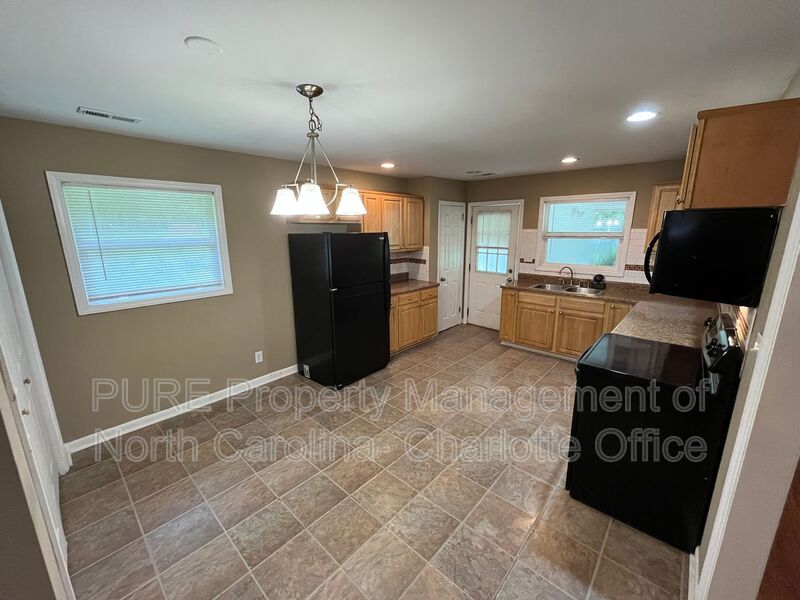 Raleigh House: 4304 Wedgewood Dr