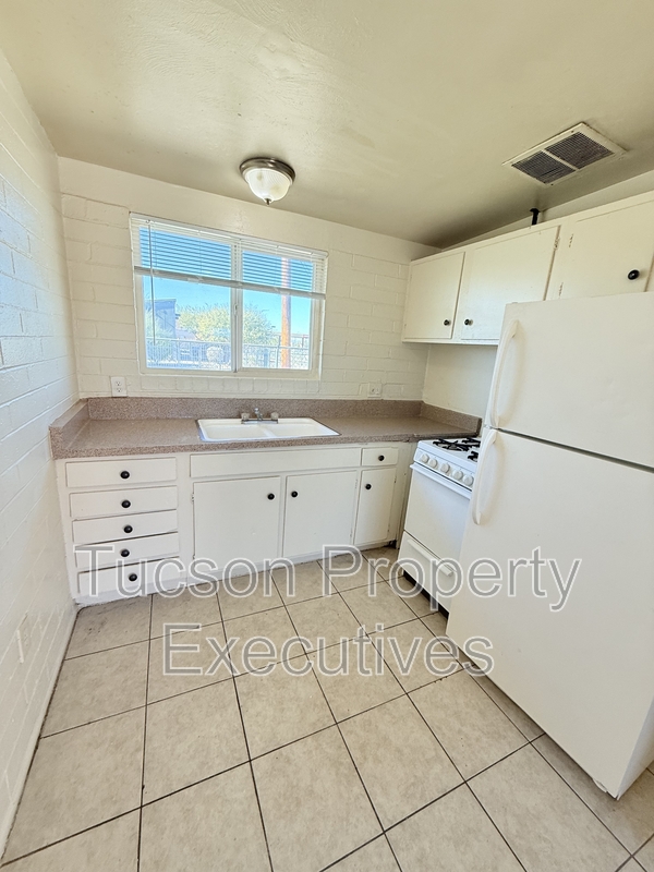 Tucson Condo: 240 West Sahuaro Street #12