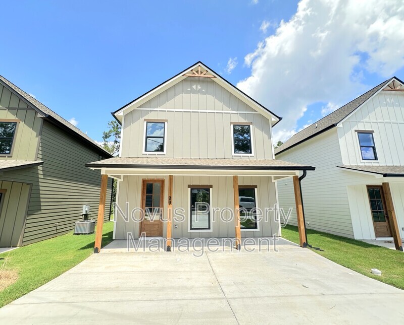 Carrollton House: 99 Carroll Circle