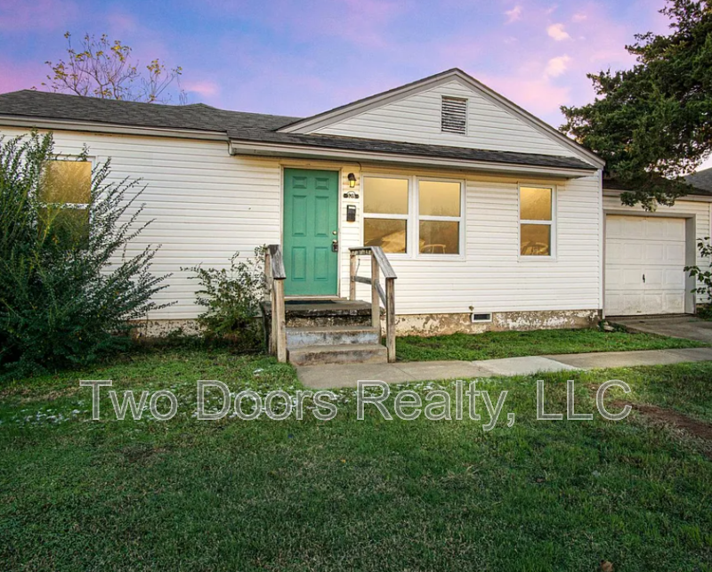 Midwest City House: 328 East Steed Drive