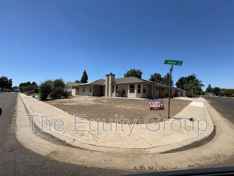 Visalia House: 2322 East Vassar Dr
