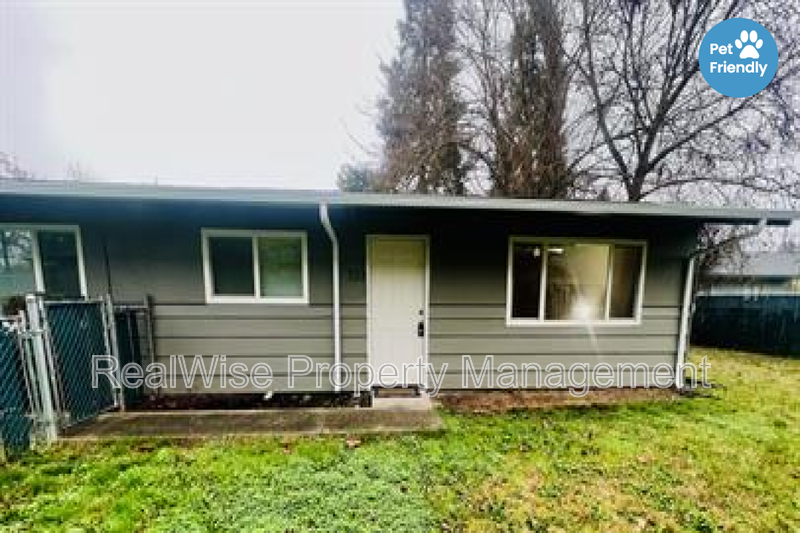 Grants Pass Condo: 723 SW Bridge St