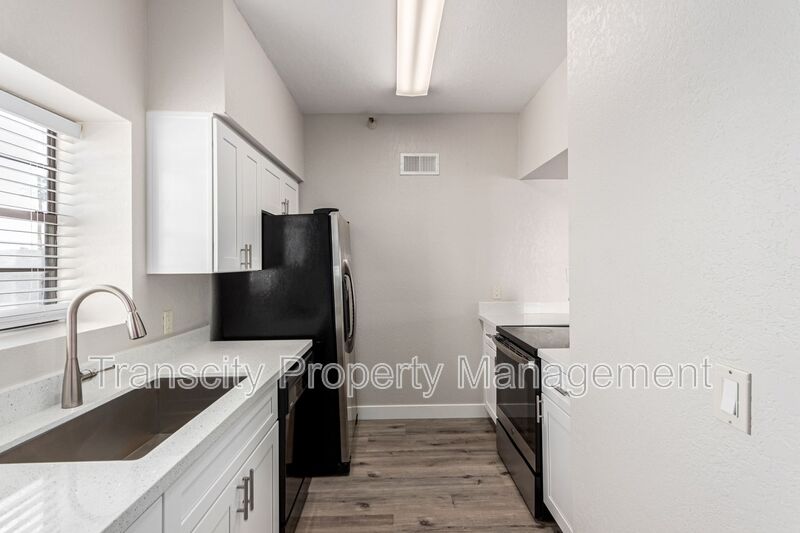 Scottsdale House: 8020 E Thomas Rd