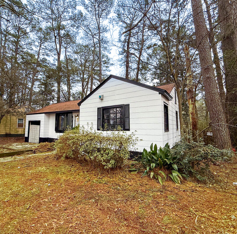 Jackson House: 757 Woodbury Road