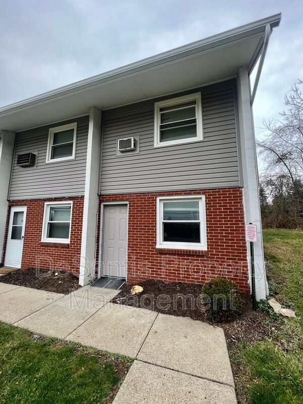 Moon Township Condo: 401 Moon Clinton Road