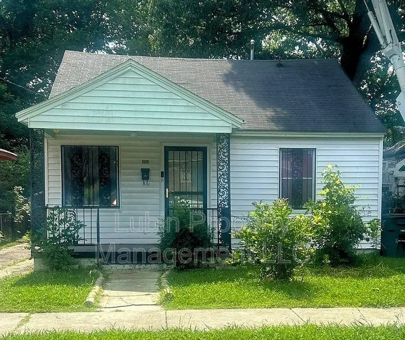 Memphis House: 1609 Oakwood St