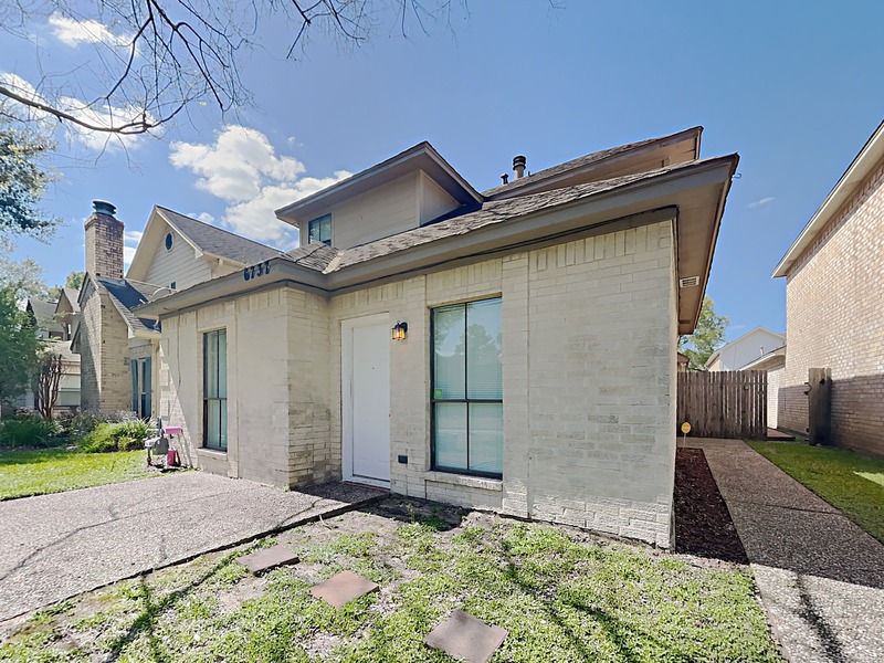Houston House: 6737 Tournament Dr