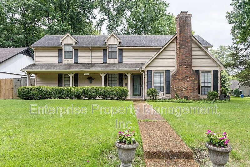 Lakeland House: 9161 Gainsborough Dr