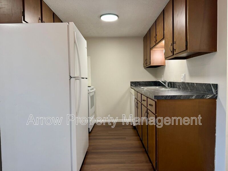 Lincoln Condo: 2338 Lynn Street-12