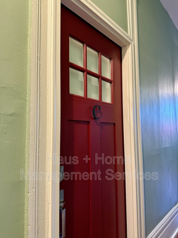 Turtle Creek Condo: 906 Penn Avenue