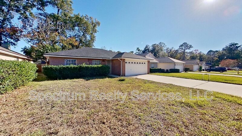 Jacksonville House: 1639 Spring Branch Dr W