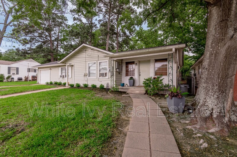 1 Bedroom Multi-Family Home – 1412 22nd Street B, Huntsville, TX