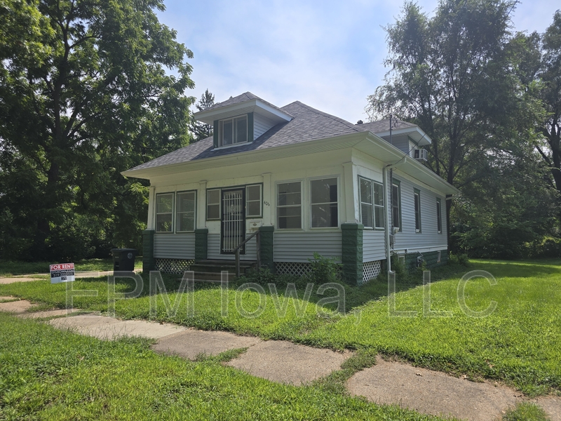 Waterloo House: 406 Gable St.