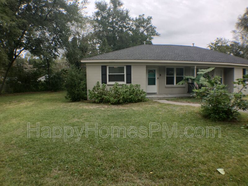 Charleston House: 2066 Saint Lukes Drive