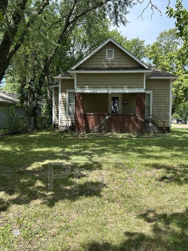 Pittsburg House: 302 S Elm