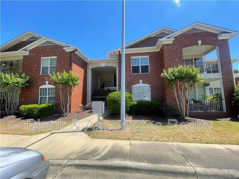 Hope Mills House: 509-7 Meadowland Ct