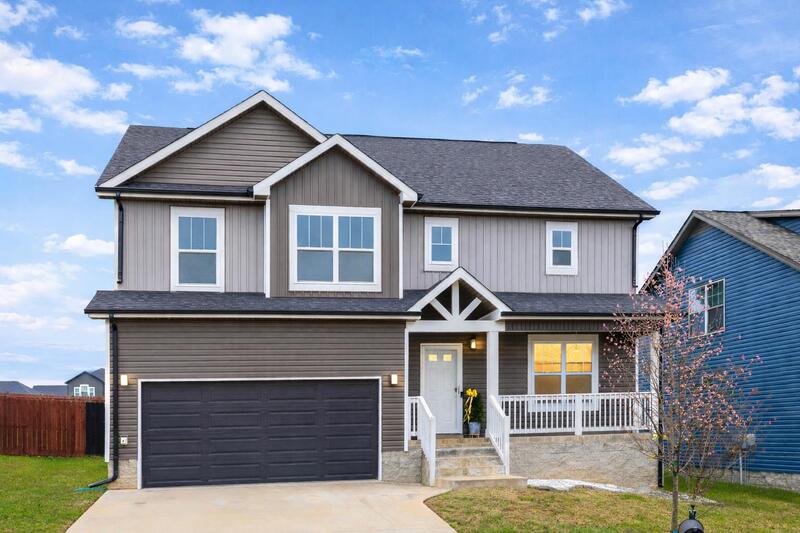 Clarksville House: 208 Eagles Talon Court