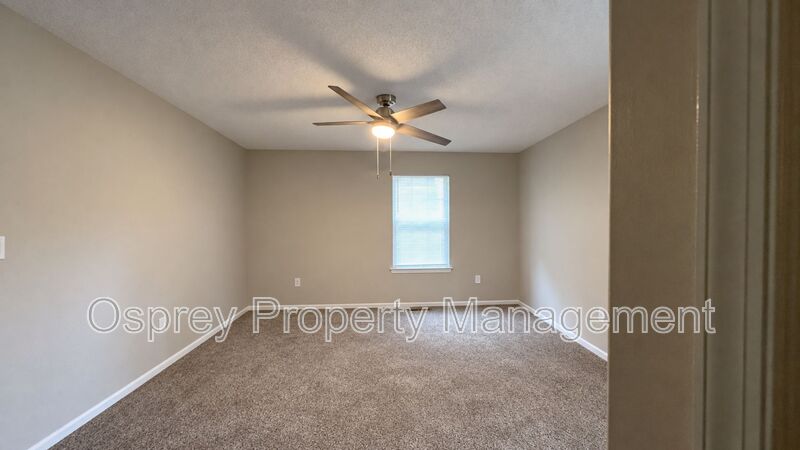 Spacious 3-Bedroom Corner-Unit Townhome with Private Patio in VB! - Photo 12