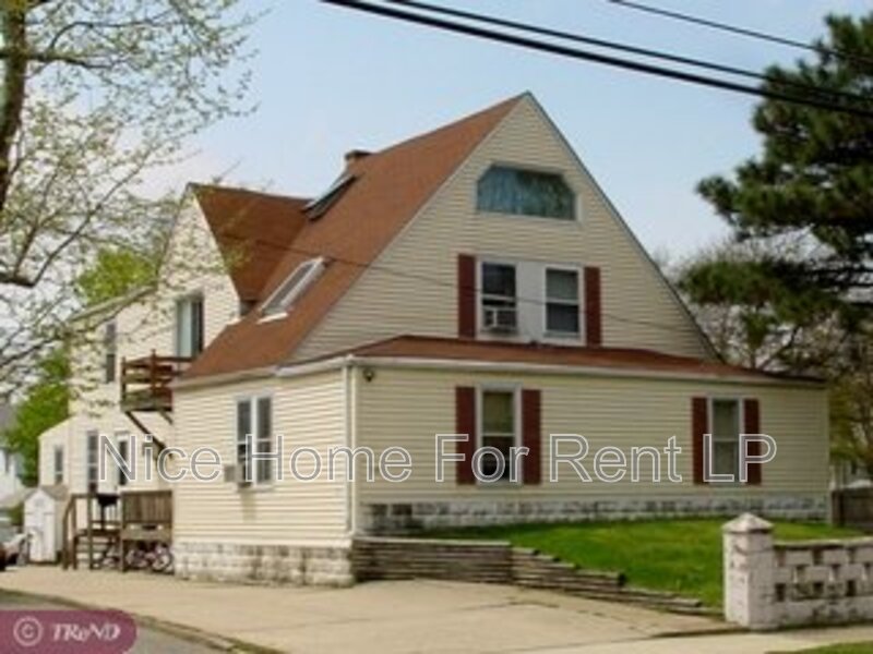 Riverside Condo: 330 Fairview St, Apt A