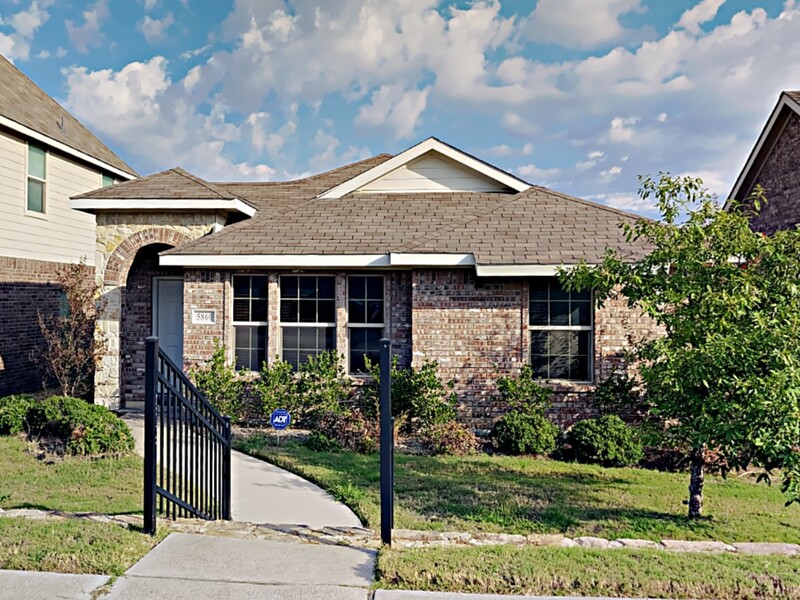 Fort Worth House: 5860 Burgundy Rose Dr