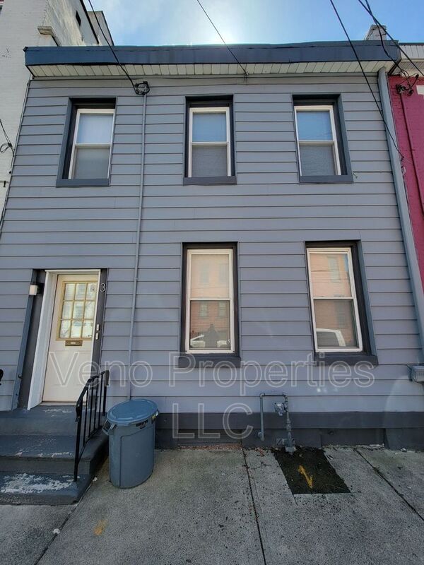 Troy House: 3 Ashland Pl.