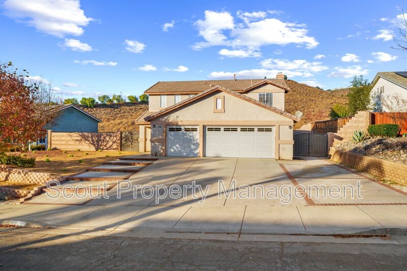 Lake Elsinore House: 31706 Canyon Ridge