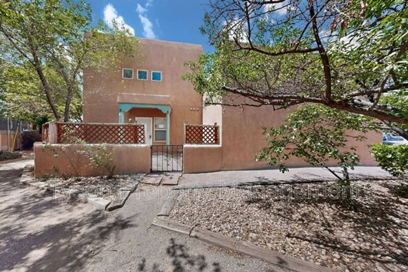 Albuquerque Townhome: 1700 Violetas Rd NW