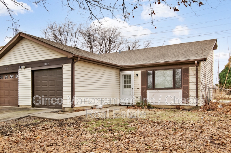 Aurora House: 3382 Fox Hill Road