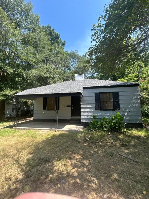 Jackson House: 236 Decelle Street