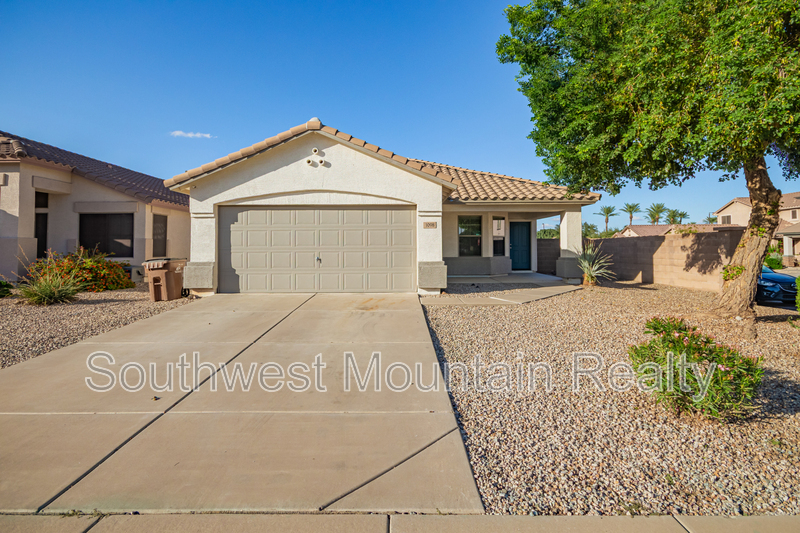 San Tan Valley House: 1098 W Oak Tree Ln
