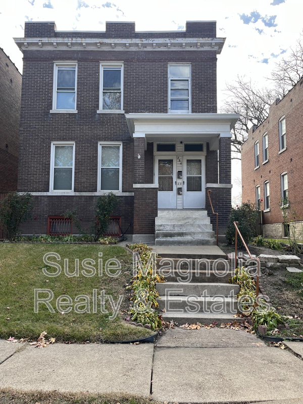 St. Louis Condo: 736 Dover