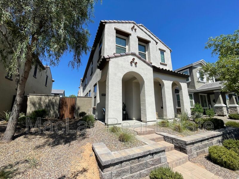 Phoenix House: 25541 N 21st Ave