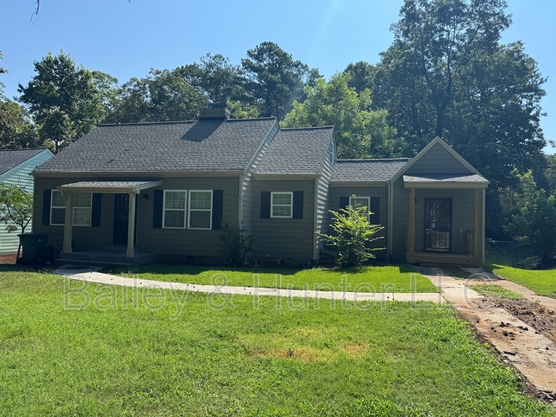 Atlanta House: 1306 Cahaba Dr SW