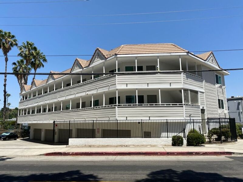 Sunland Condo: 8603 Fenwick Street