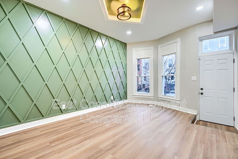 Baltimore House: 319 S Mount St