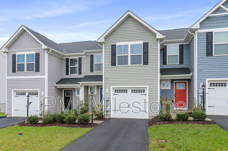 Hedgesville Townhome: 79 Otero Ln