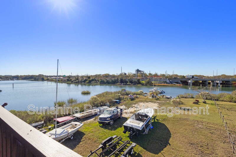 Norfolk Condo: 735 Ocean View Avenue W