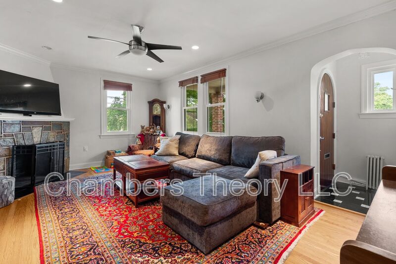Washington Townhome: 5201 2nd St. NW