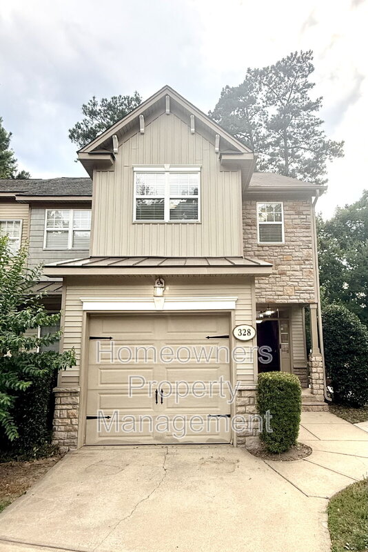 Fayetteville House: 328 Bahama Loop