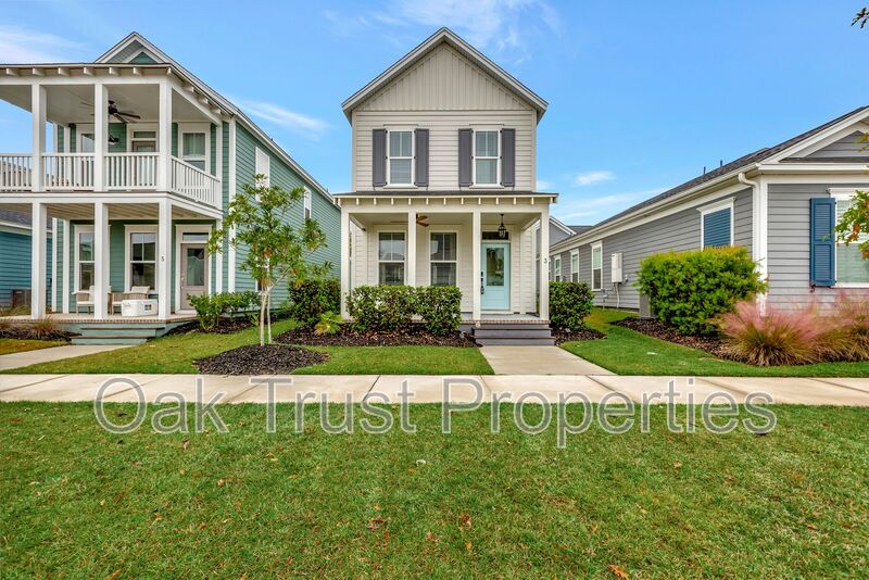 Summerville House: 3 Clearblue Loop