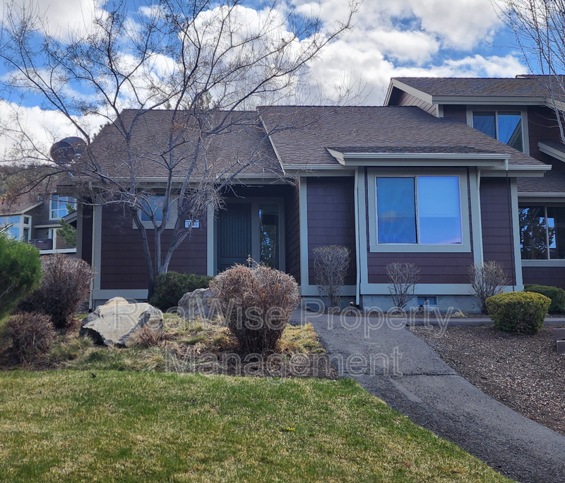 Redmond House: 1445 Highland View Lp