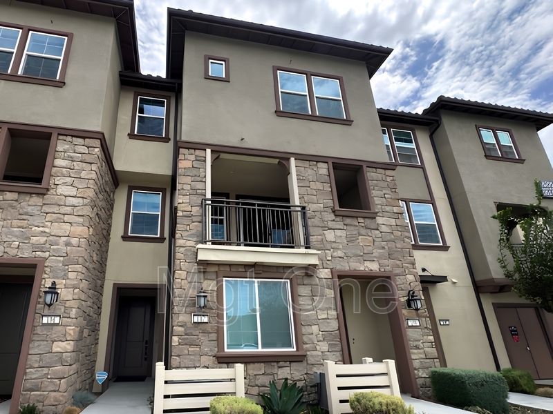 Eastvale House: 6111 Victoria Way 107