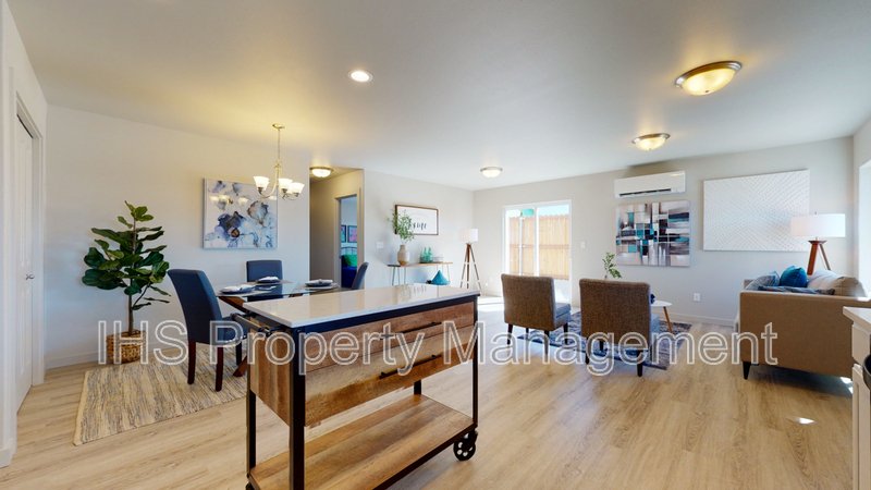 Pasco Townhome: 2513 E Helena