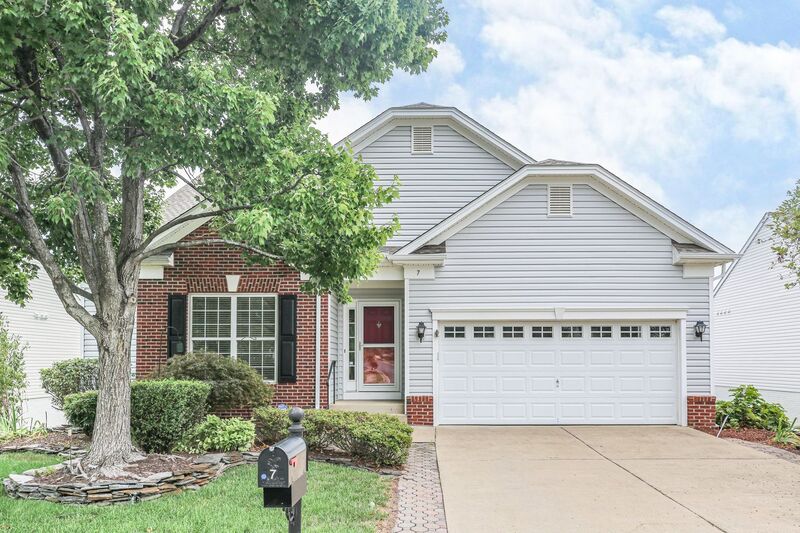 Fredericksburg House: 7 Carson Drive