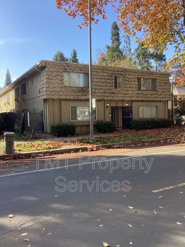 Sacramento House: 1816 F St