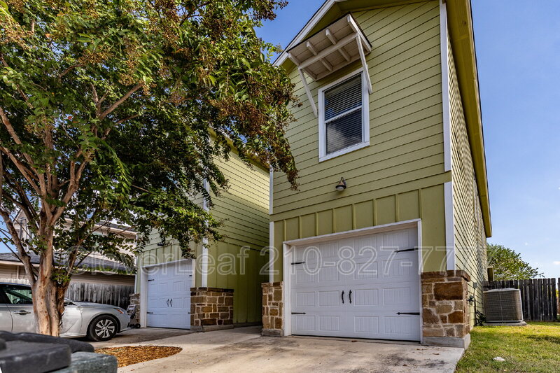 New Braunfels House: 535 Advantage Dr