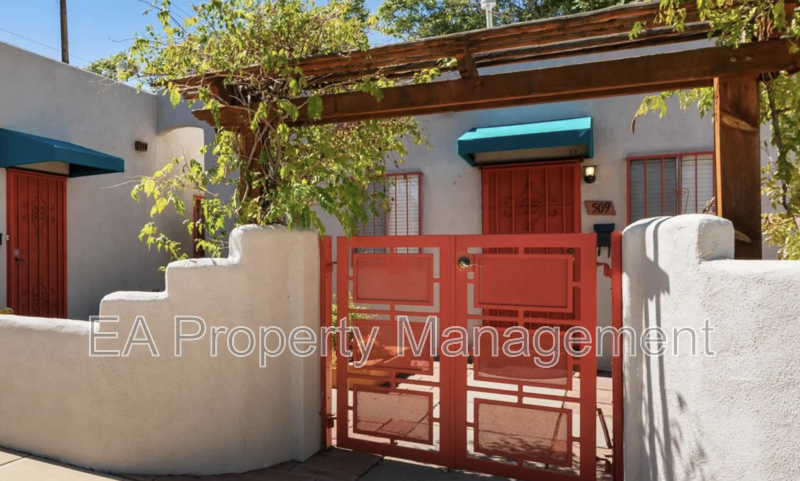 Albuquerque House: 505 7th St SW