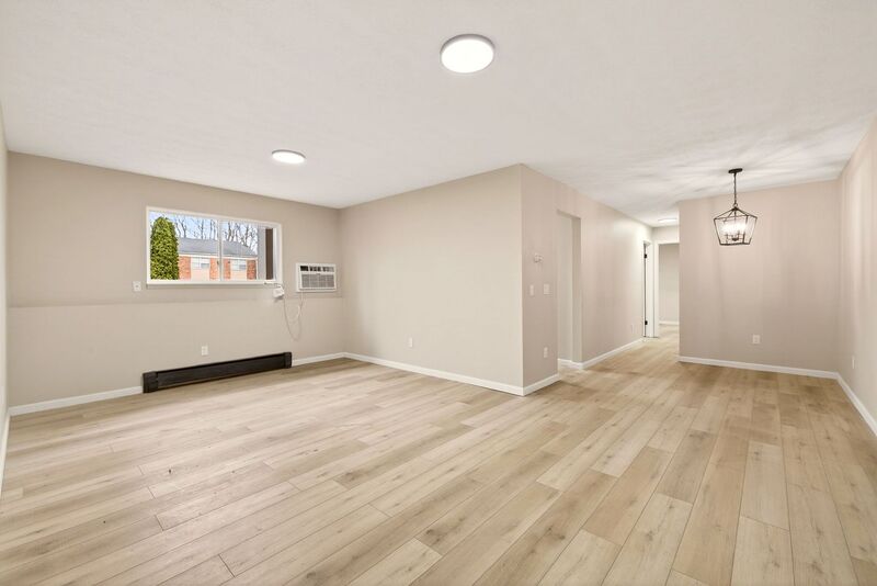 Bloomfield Apartment: 35 oakmount Avenue