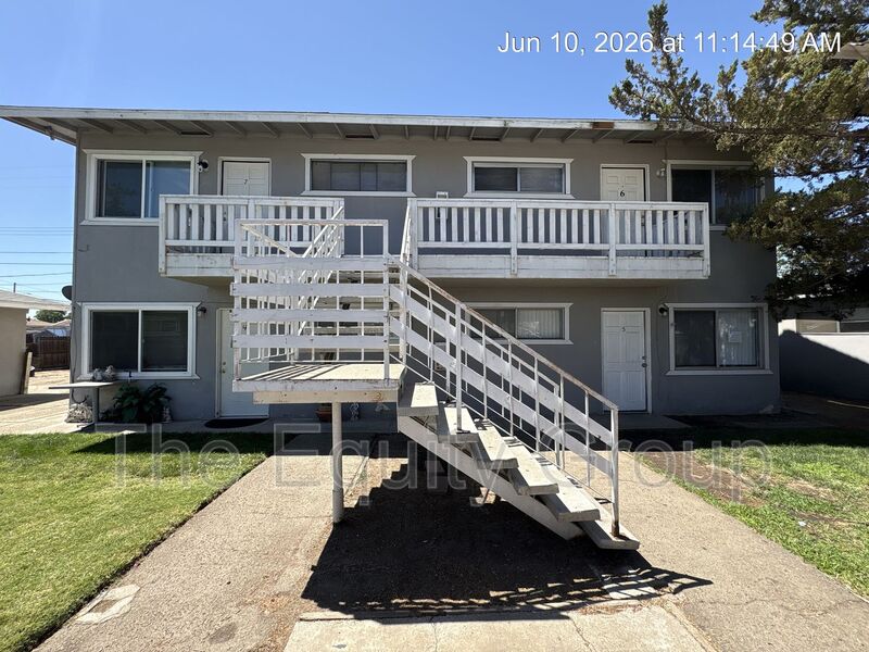 Hanford Condo: 331 E Elm Street