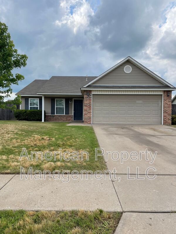 Collinsville House: 12316 N. 108th E Ave